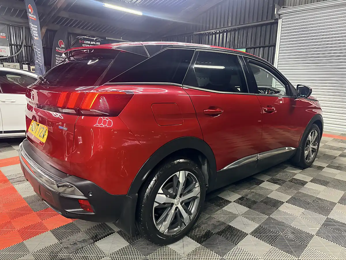Used 2017 Peugeot 3008 Allure Red - Interior and Exterior details 10