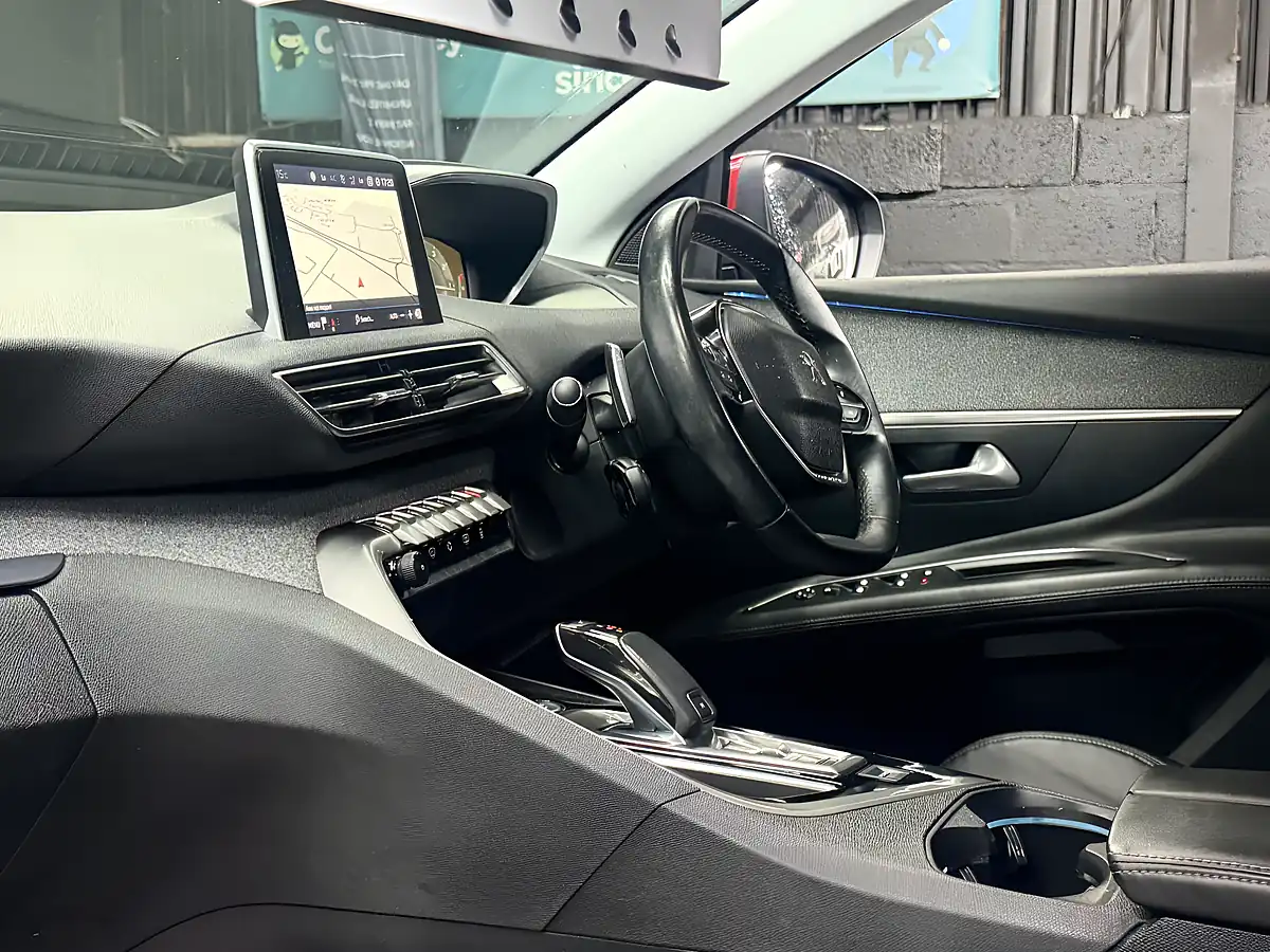 Used 2017 Peugeot 3008 Allure Red - Interior and Exterior details 15