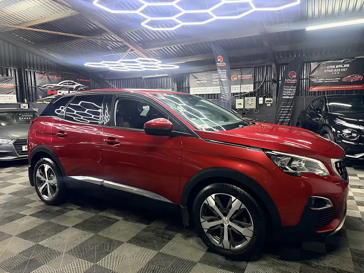 Used 2017 Peugeot 3008 Allure Red - Interior and Exterior details 3