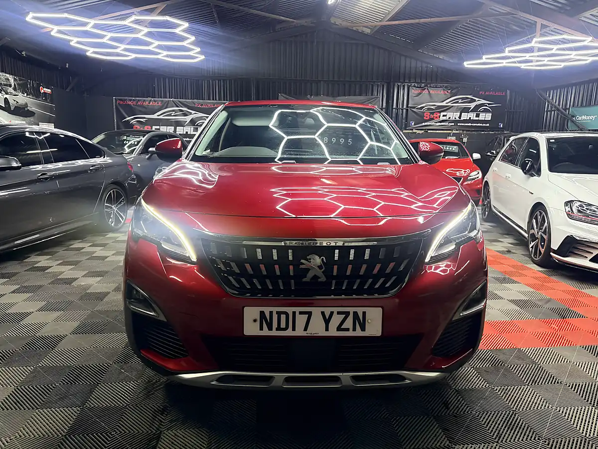 Used 2017 Peugeot 3008 Allure Red - Interior and Exterior details 4