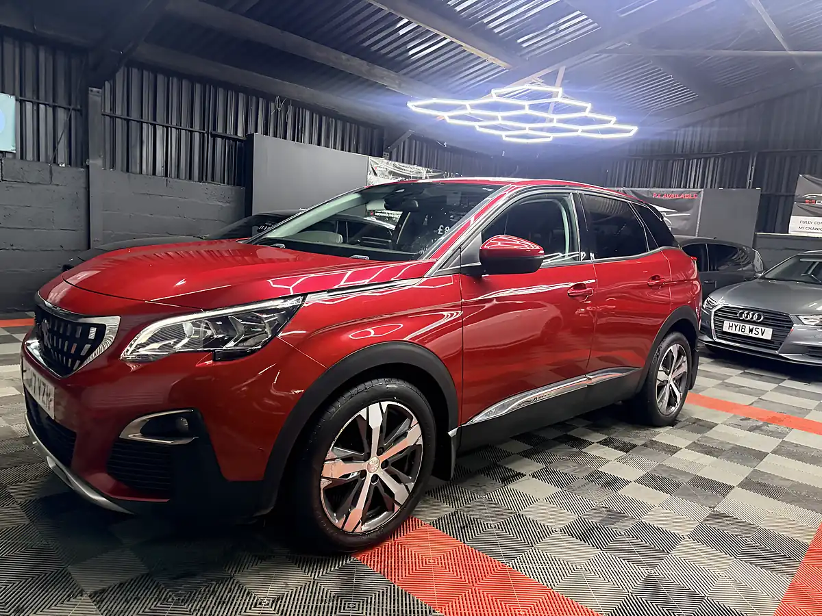 Used 2017 Peugeot 3008 Allure Red - Interior and Exterior details 5