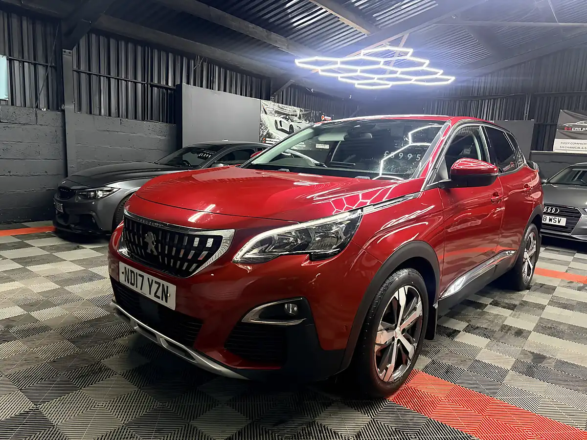 Used 2017 Peugeot 3008 Allure Red - Interior and Exterior details 6