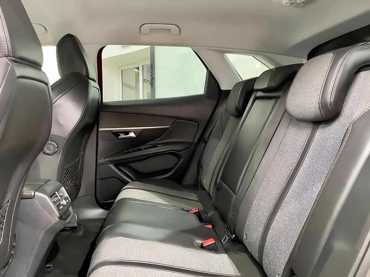 Used 2017 Peugeot 3008 Allure Red - Interior and Exterior details 16