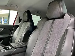 Used 2017 Peugeot 3008 Allure Red - Interior and Exterior details 17