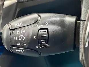 Used 2017 Peugeot 3008 Allure Red - Interior and Exterior details 18