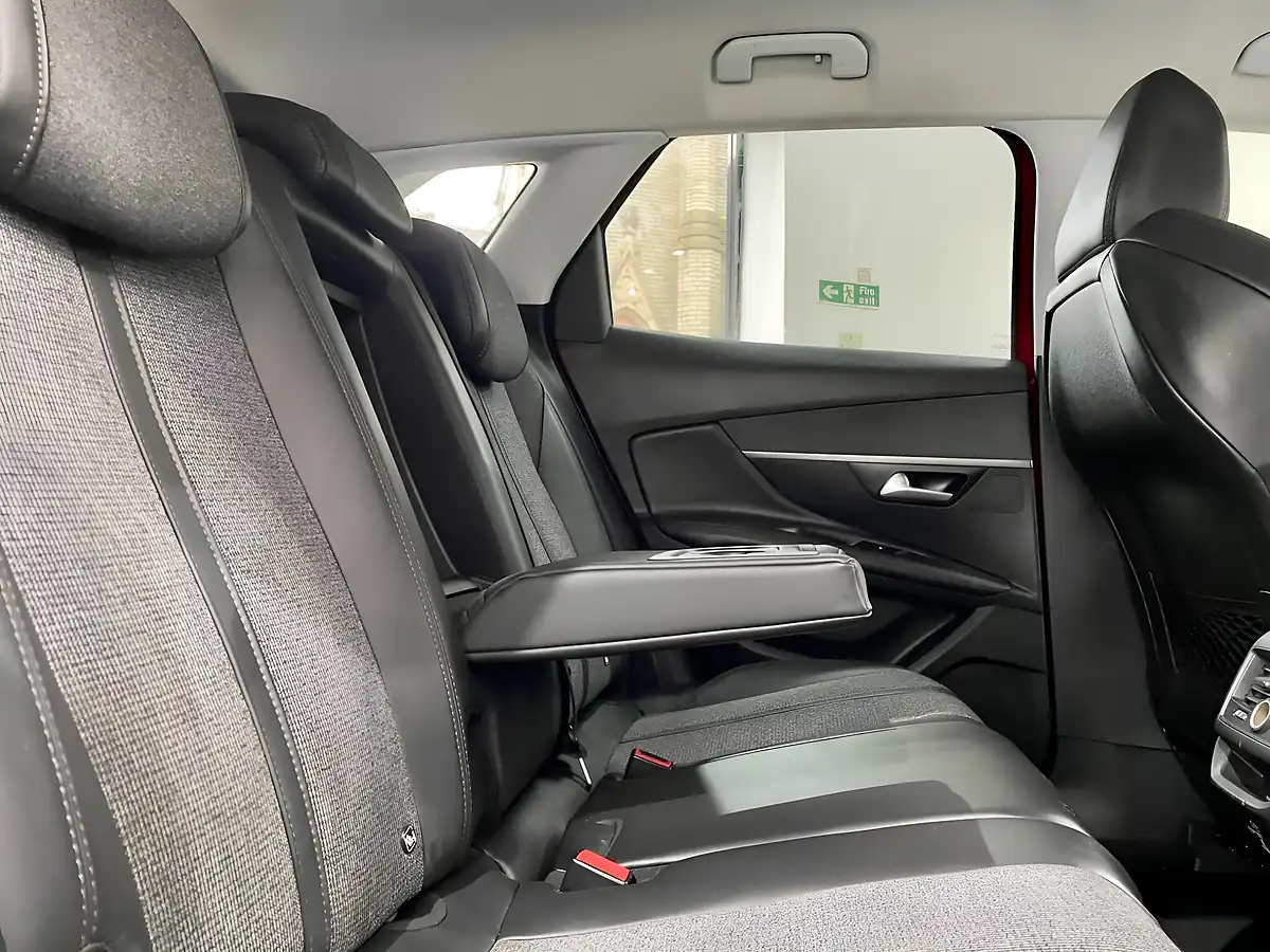 Used 2017 Peugeot 3008 Allure Red - Interior and Exterior details 8