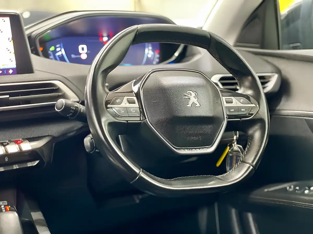 Used 2017 Peugeot 3008 Allure Red - Interior and Exterior details 9