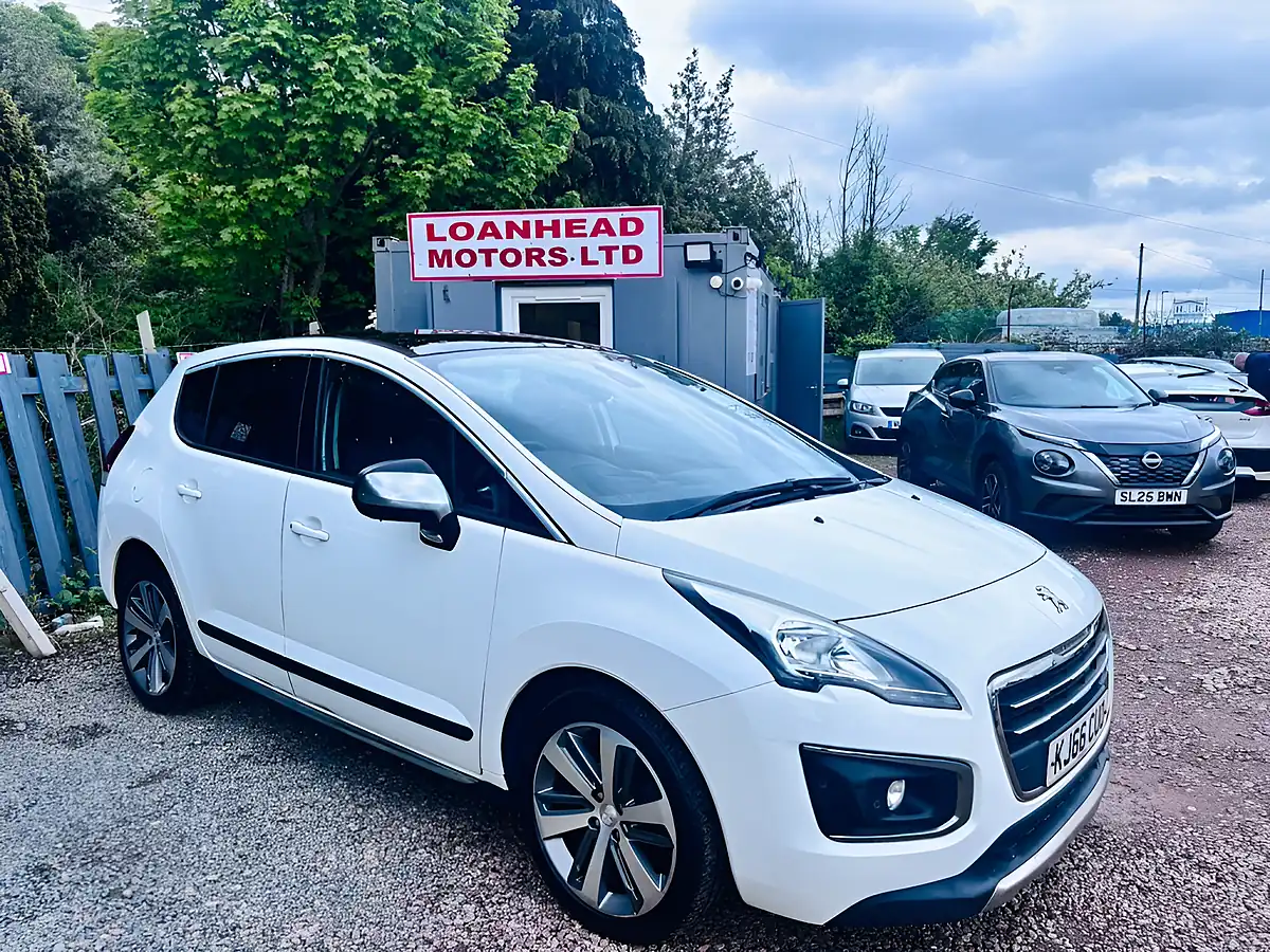 Used 2017 Peugeot 3008 Allure White - Front View
