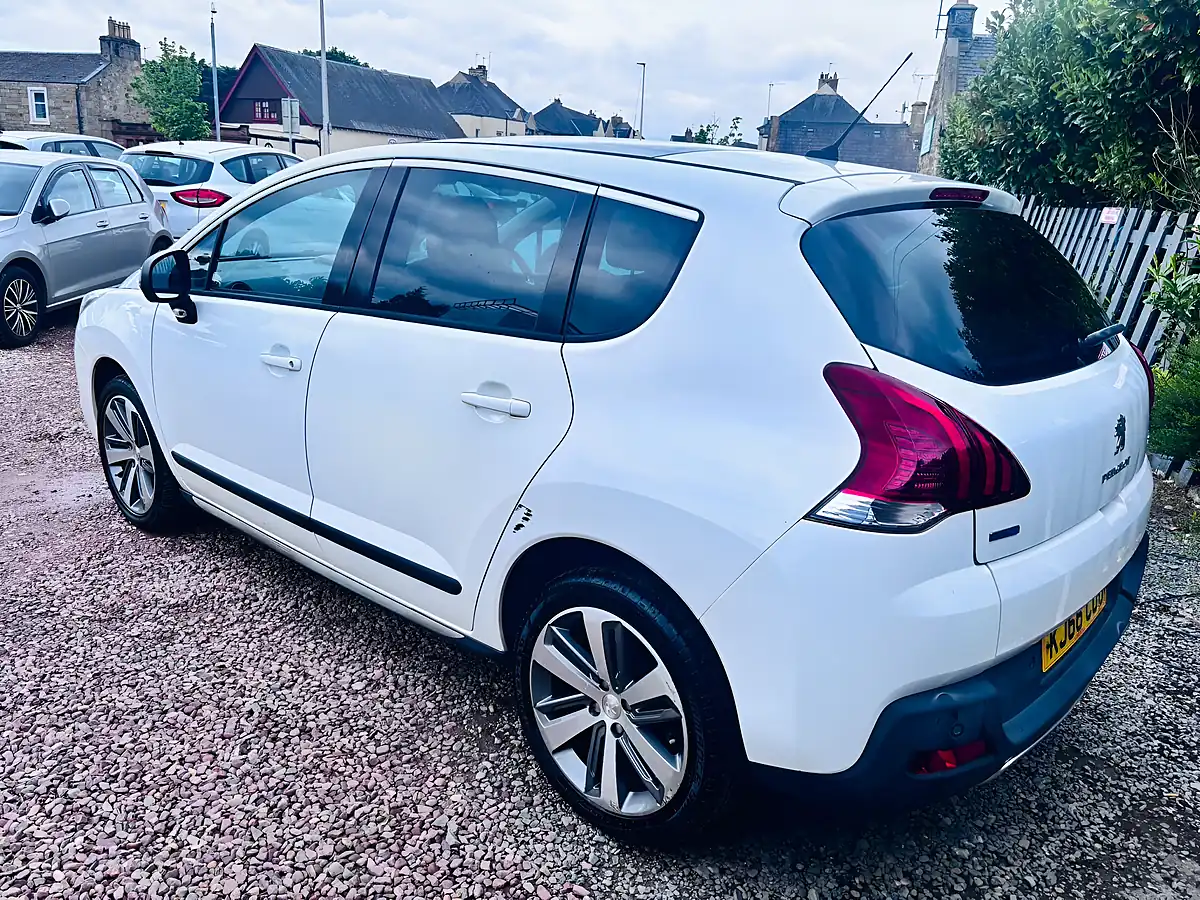 Used 2017 Peugeot 3008 Allure White - Interior and Exterior details 10