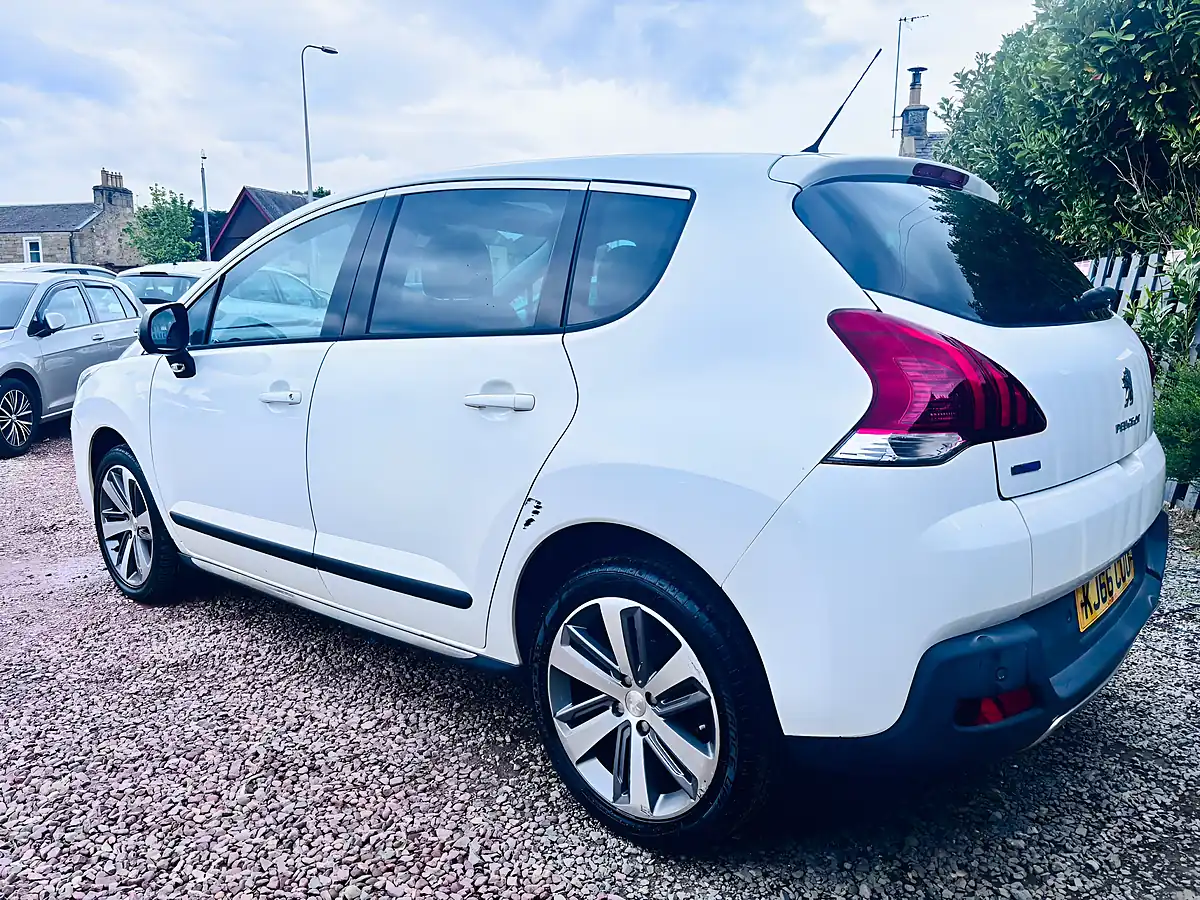 Used 2017 Peugeot 3008 Allure White - Interior and Exterior details 11