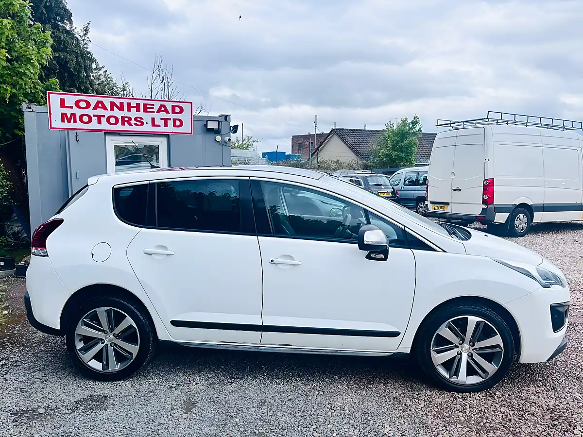 Used 2017 Peugeot 3008 Allure White - Interior and Exterior details 14