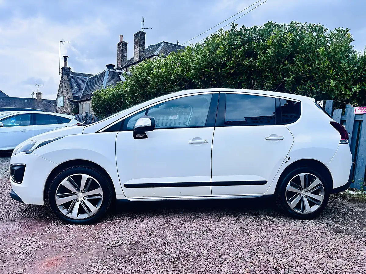 Used 2017 Peugeot 3008 Allure White - Interior and Exterior details 8