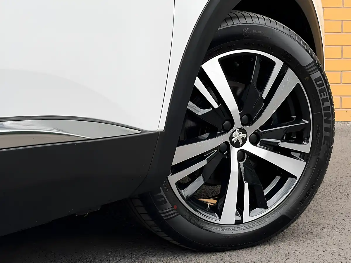 Used 2017 Peugeot 3008 Allure White - Interior and Exterior details 10