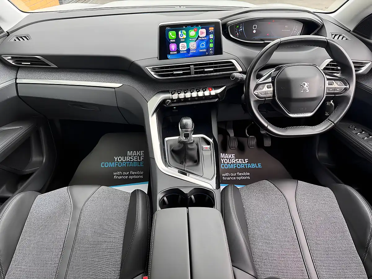 Used 2017 Peugeot 3008 Allure White - Interior and Exterior details 3