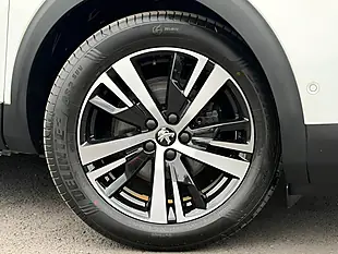 Used 2017 Peugeot 3008 Allure White - Interior and Exterior details 9