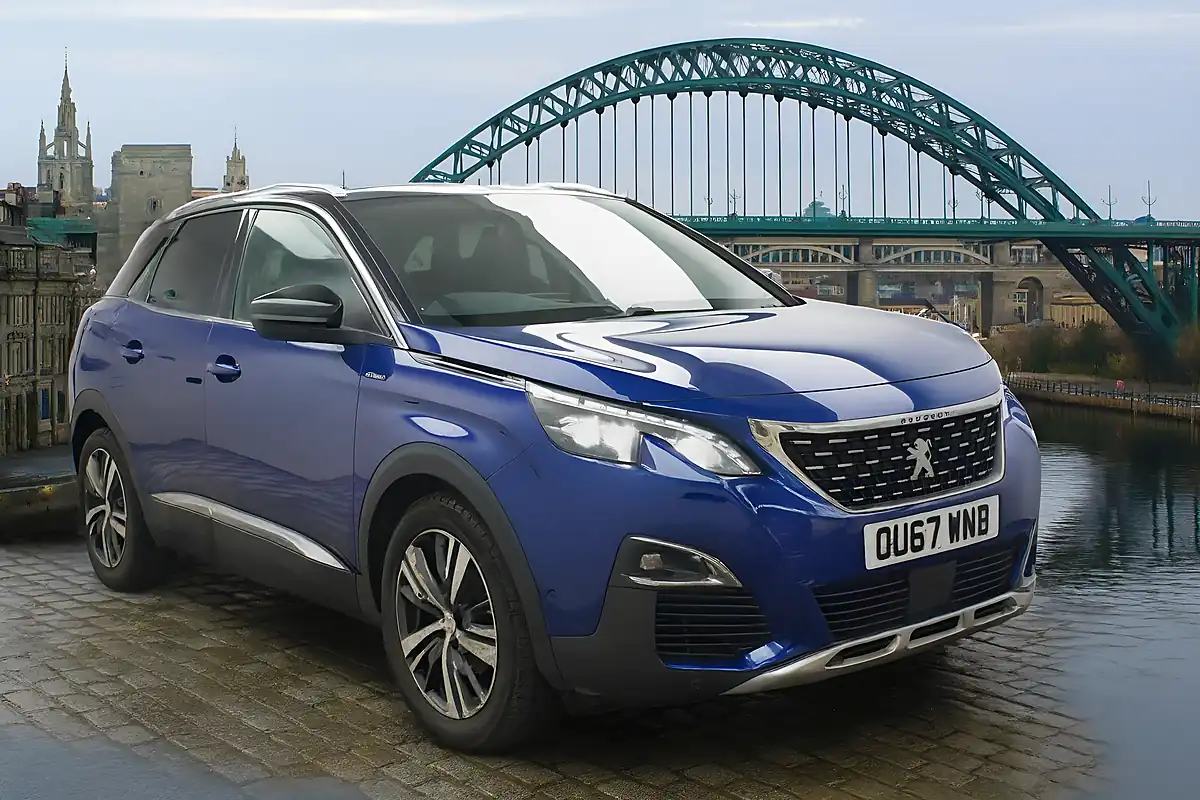Used 2017 Peugeot 3008 GT Line Blue - Front View