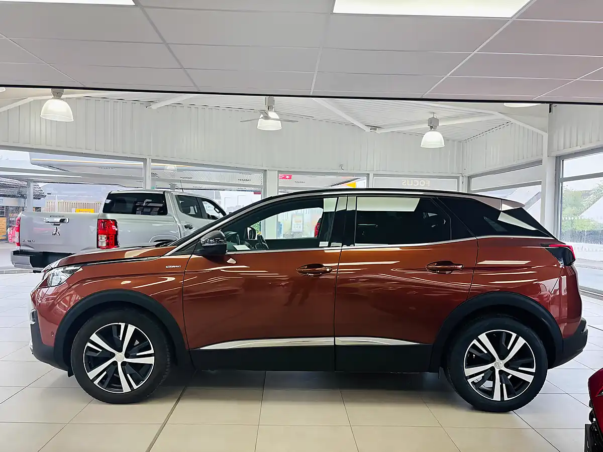 Used 2017 Peugeot 3008 GT Line Bronze - Interior and Exterior details 6