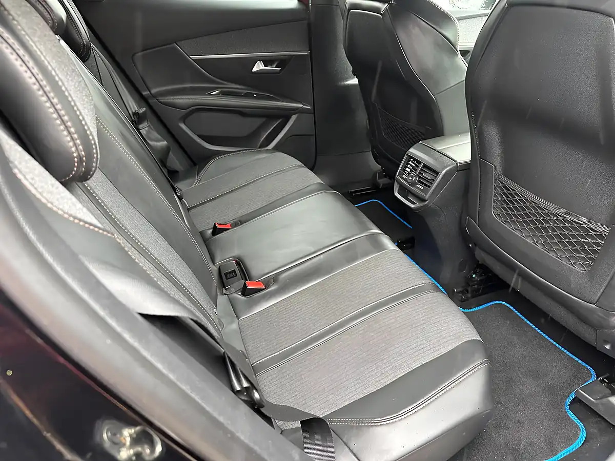 Used 2017 Peugeot 3008 GT Line Bronze - Interior and Exterior details 17