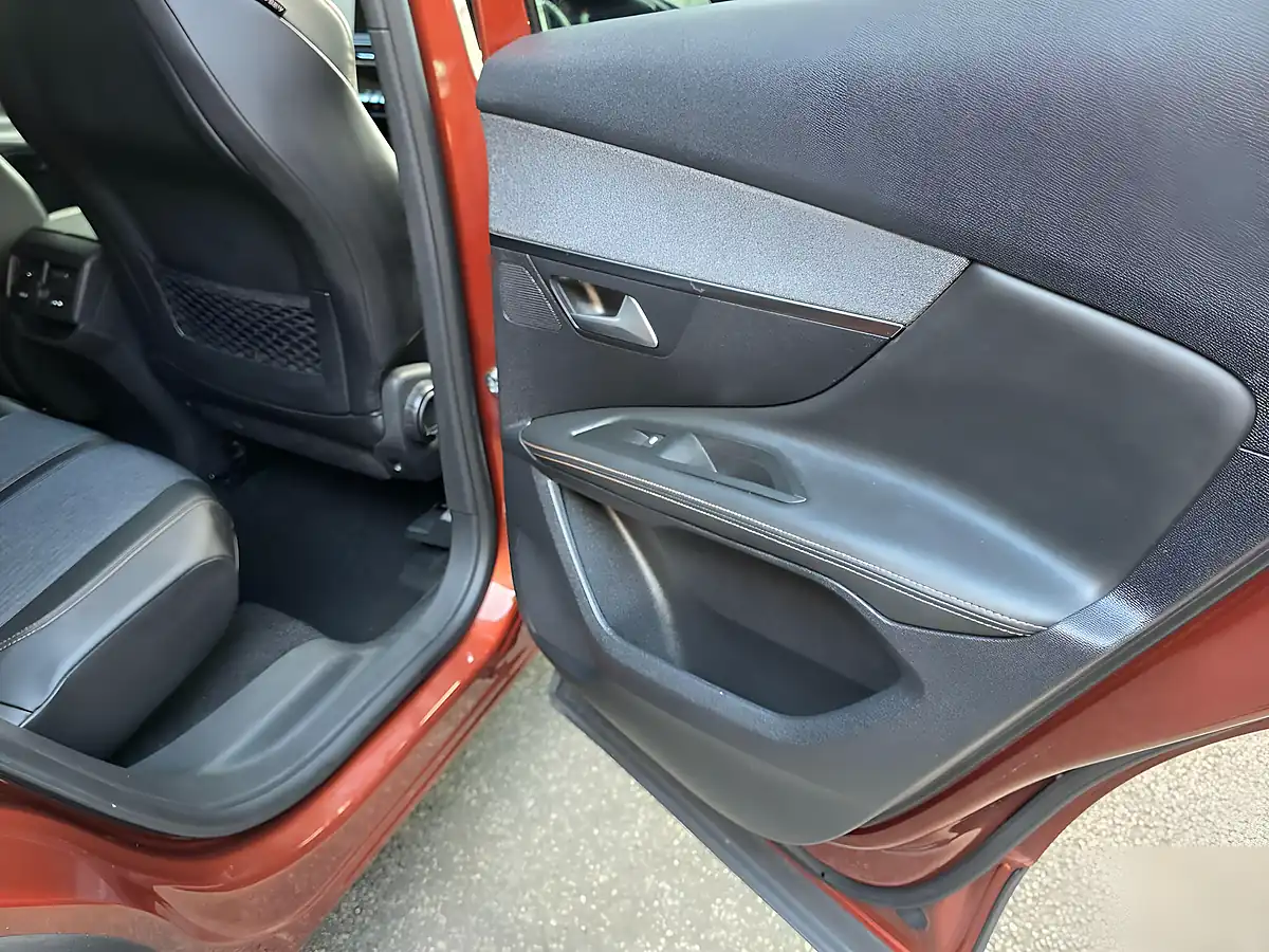 Used 2017 Peugeot 3008 GT Line Bronze - Interior and Exterior details 14