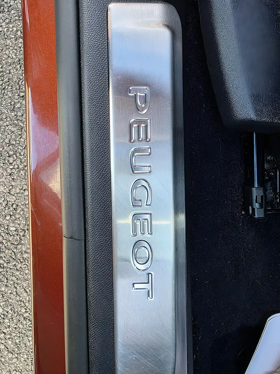 Used 2017 Peugeot 3008 GT Line Bronze - Interior and Exterior details 19