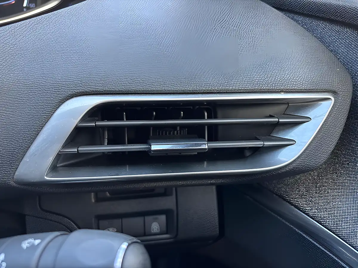 Used 2017 Peugeot 3008 GT Line Bronze - Interior and Exterior details 11