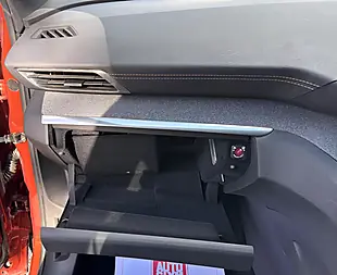 Used 2017 Peugeot 3008 GT Line Bronze - Interior and Exterior details 12