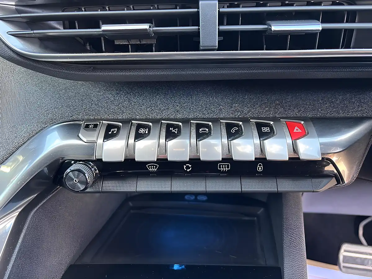 Used 2017 Peugeot 3008 GT Line Bronze - Interior and Exterior details 14