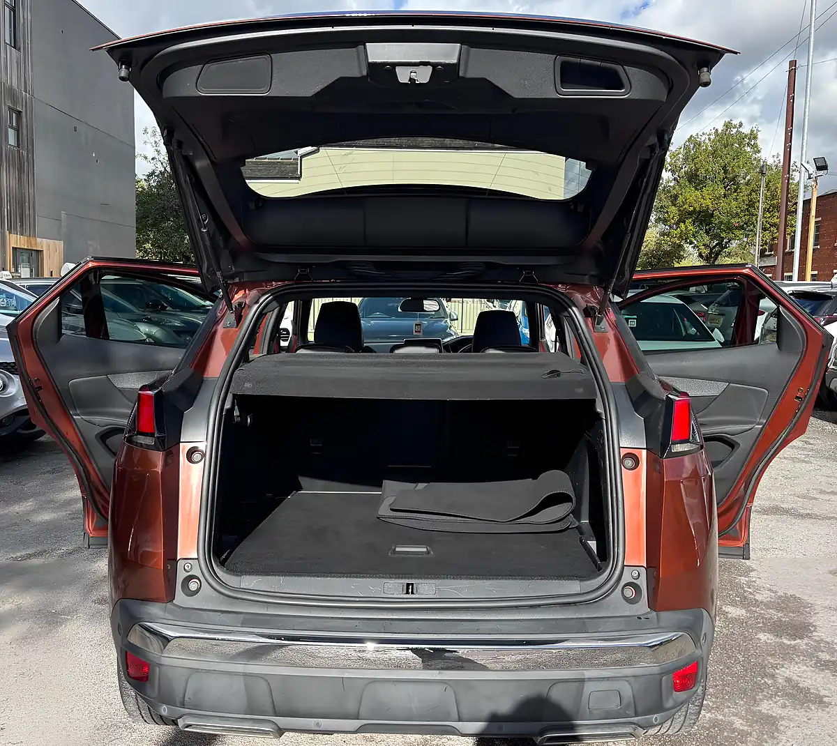 Used 2017 Peugeot 3008 GT Line Bronze - Interior and Exterior details 9