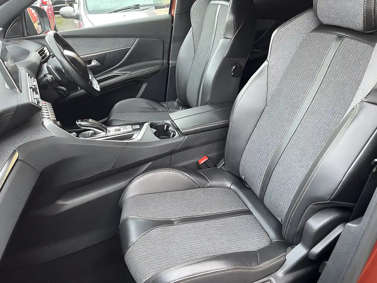 Used 2017 Peugeot 3008 GT Line Bronze - Interior and Exterior details 6