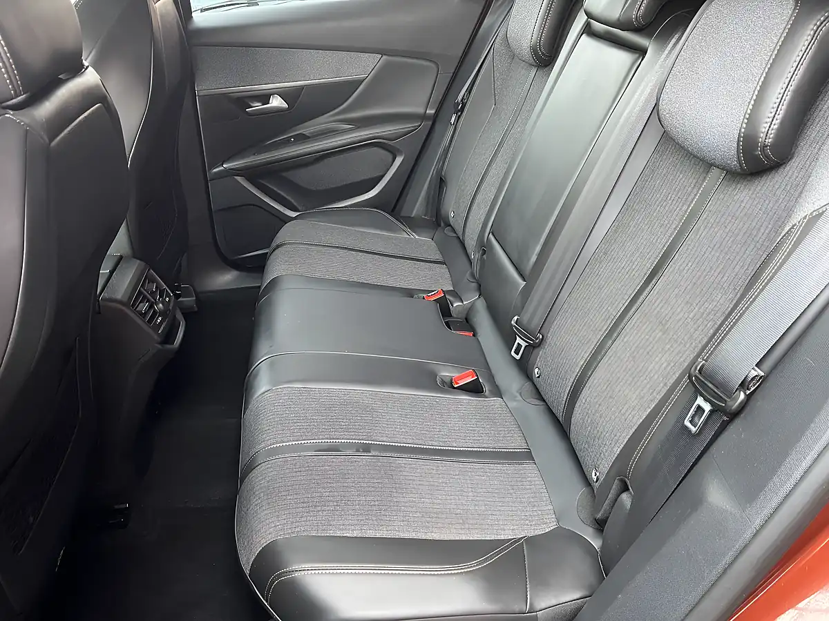 Used 2017 Peugeot 3008 GT Line Bronze - Interior and Exterior details 7