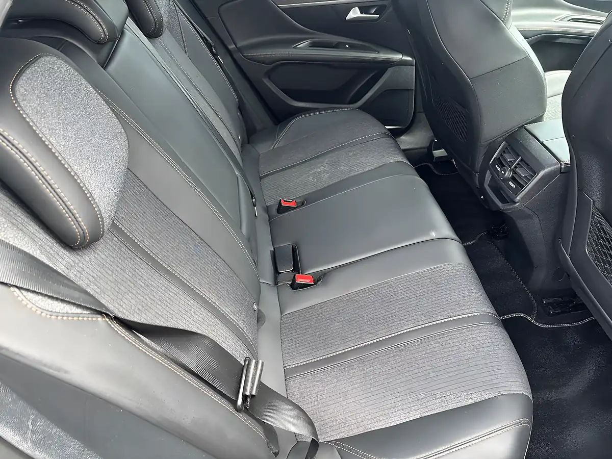 Used 2017 Peugeot 3008 GT Line Grey - Interior and Exterior details 10