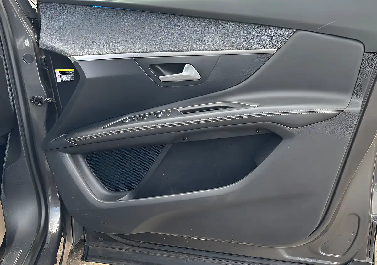 Used 2017 Peugeot 3008 GT Line Grey - Interior and Exterior details 14