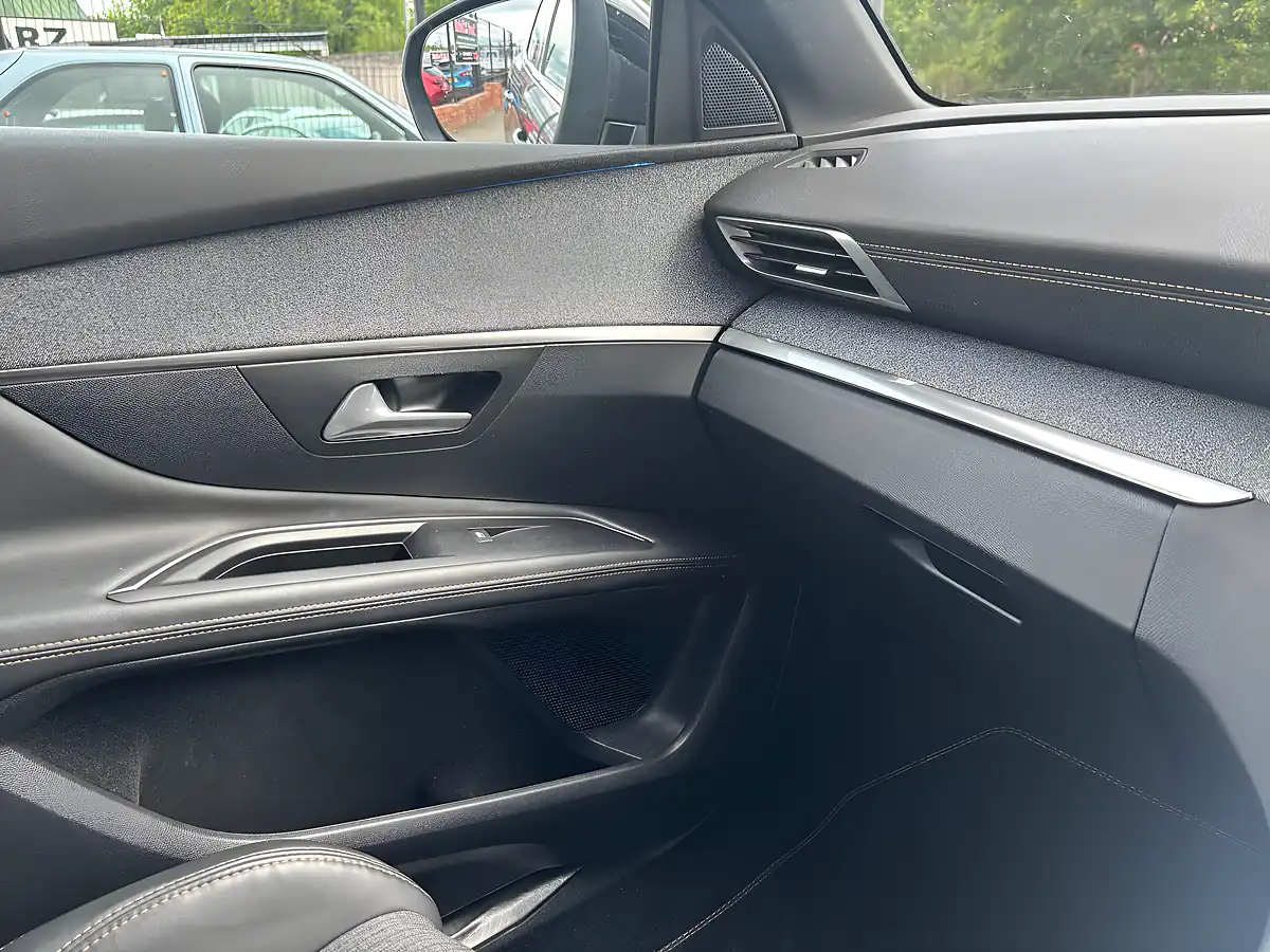 Used 2017 Peugeot 3008 GT Line Grey - Interior and Exterior details 18