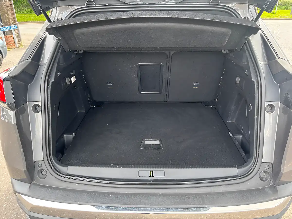 Used 2017 Peugeot 3008 GT Line Grey - Interior and Exterior details 19