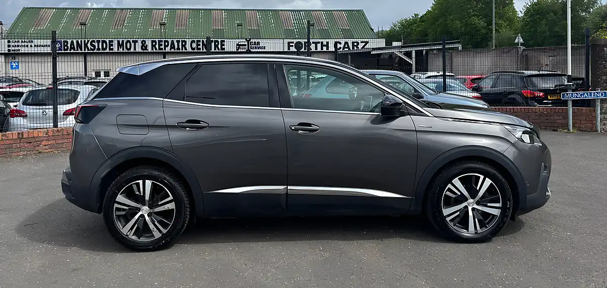 Used 2017 Peugeot 3008 GT Line Grey - Interior and Exterior details 2