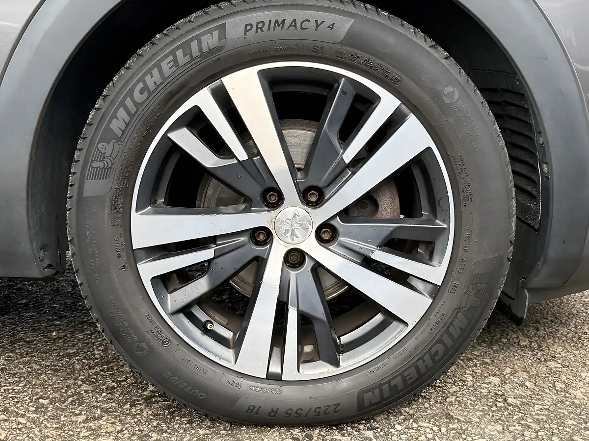 Used 2017 Peugeot 3008 GT Line Grey - Interior and Exterior details 10