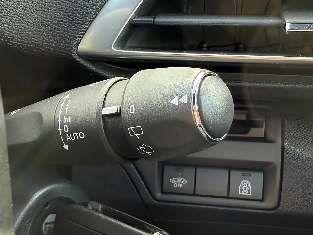 Used 2017 Peugeot 3008 GT Line Grey - Interior and Exterior details 13
