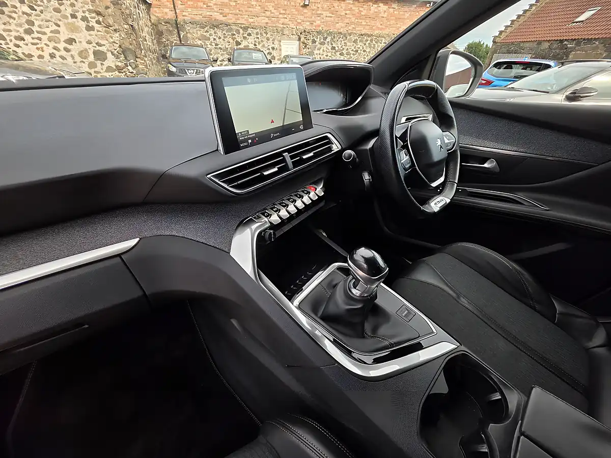 Used 2017 Peugeot 3008 GT Line Pearlescent White - Interior and Exterior details 11