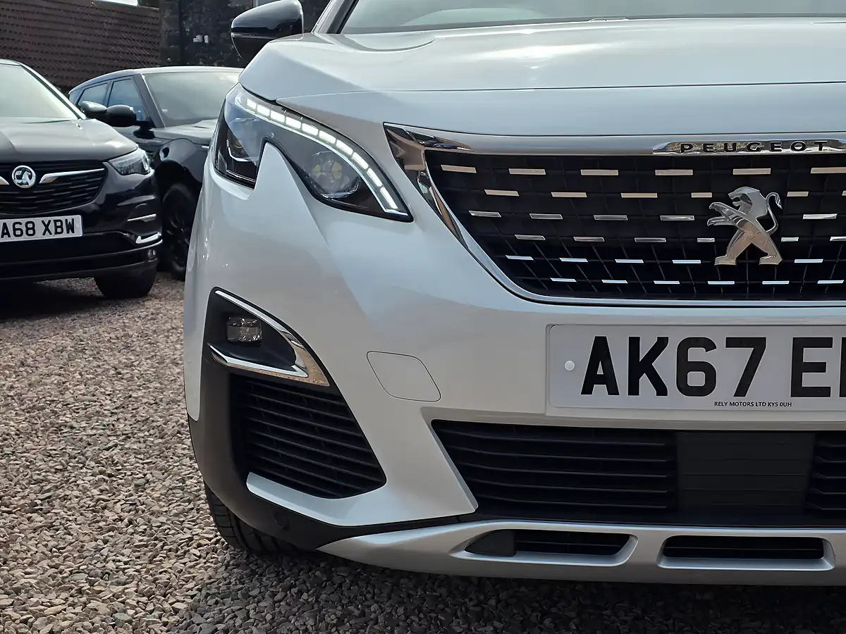 Used 2017 Peugeot 3008 GT Line Pearlescent White - Interior and Exterior details 4