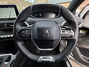 Used 2017 Peugeot 3008 GT Line Pearlescent White - Interior and Exterior details 9