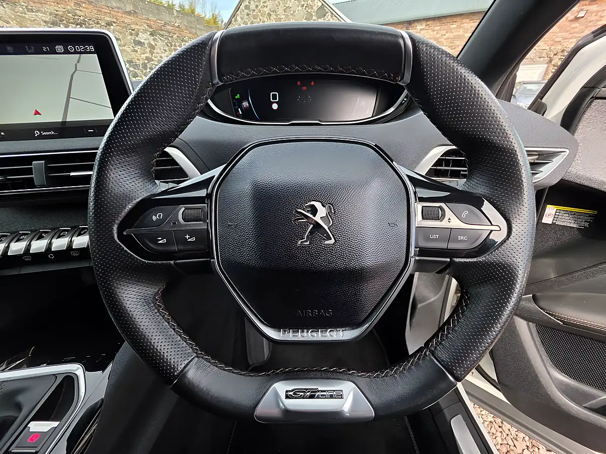 Used 2017 Peugeot 3008 GT Line Pearlescent White - Interior and Exterior details 9