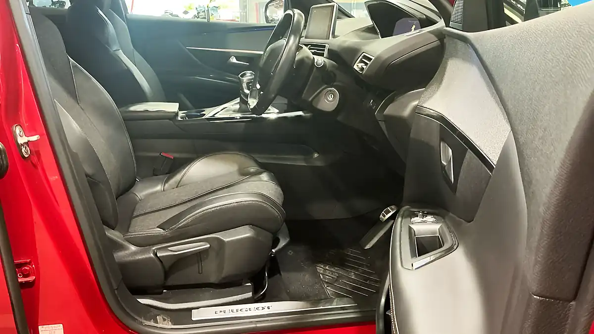 Used 2017 Peugeot 3008 GT Line Red - Interior and Exterior details 12