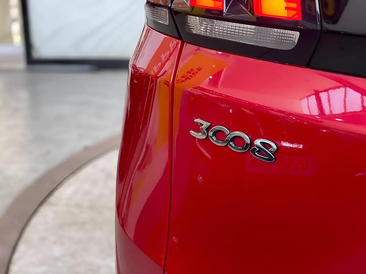 Used 2017 Peugeot 3008 GT Line Red - Interior and Exterior details 12