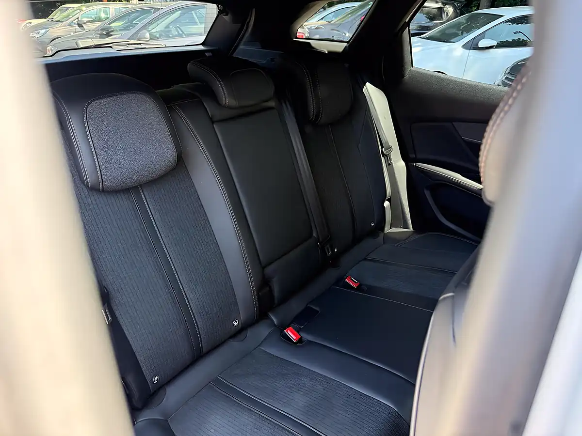 Used 2017 Peugeot 3008 GT Line White - Interior and Exterior details 12