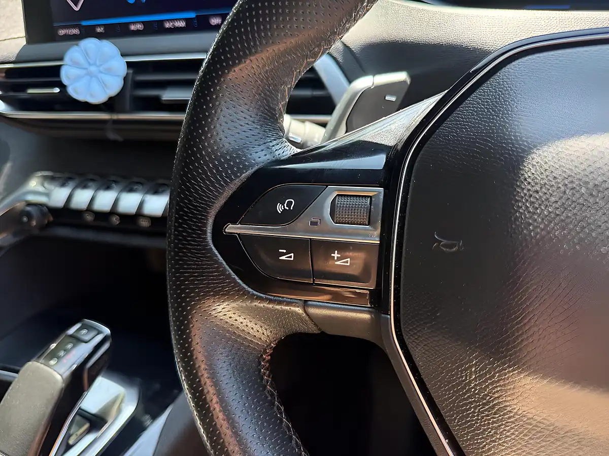 Used 2017 Peugeot 3008 GT Line White - Interior and Exterior details 18