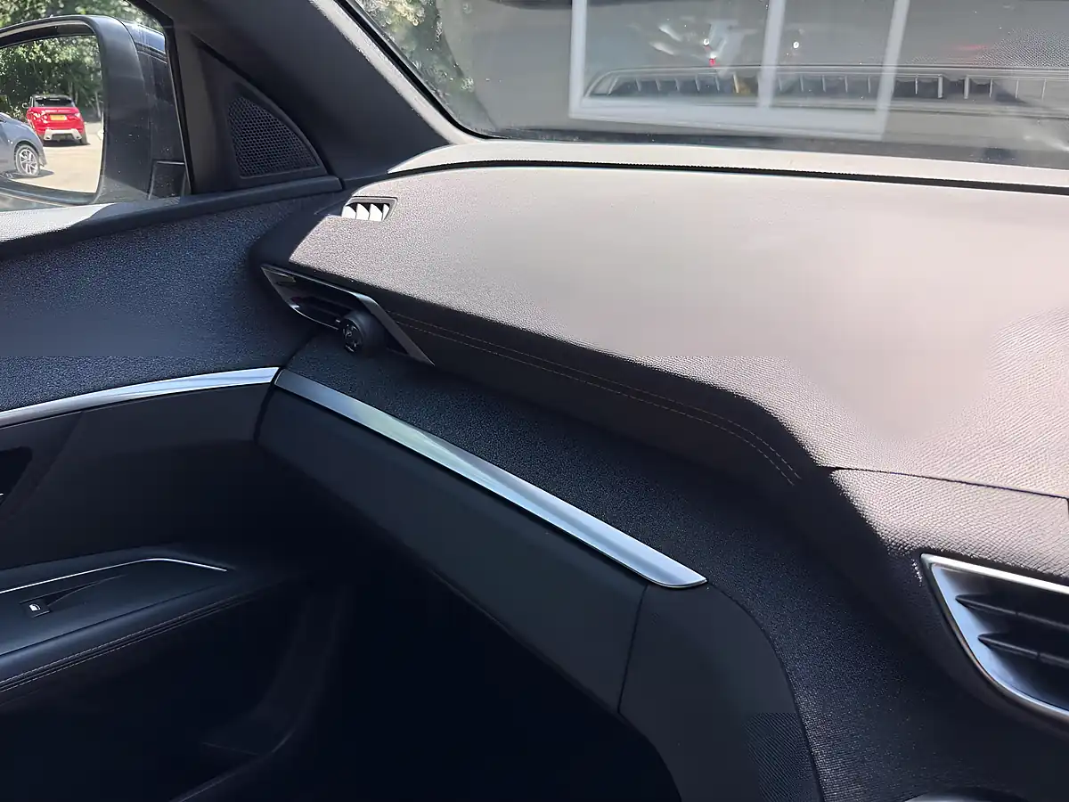 Used 2017 Peugeot 3008 GT Line White - Interior and Exterior details 20