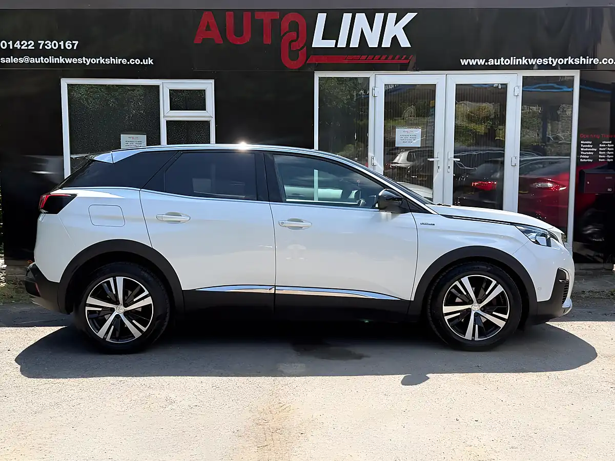 Used 2017 Peugeot 3008 GT Line White - Interior and Exterior details 3