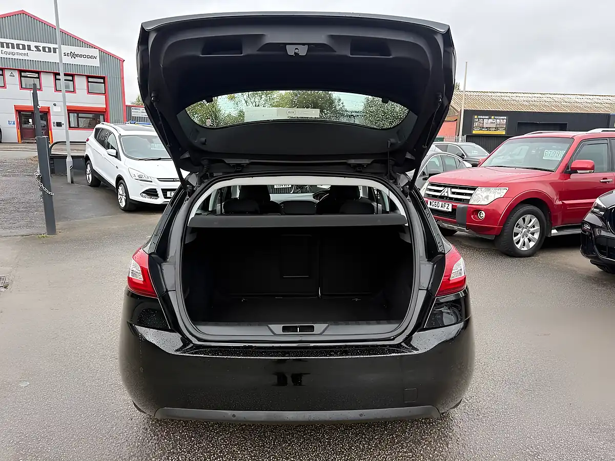 Used 2017 Peugeot 308 Allure Black - Interior and Exterior details 7