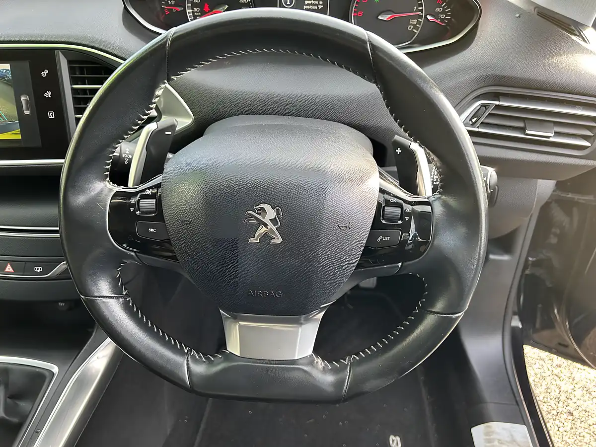 Used 2017 Peugeot 308 Allure Blue - Interior and Exterior details 11