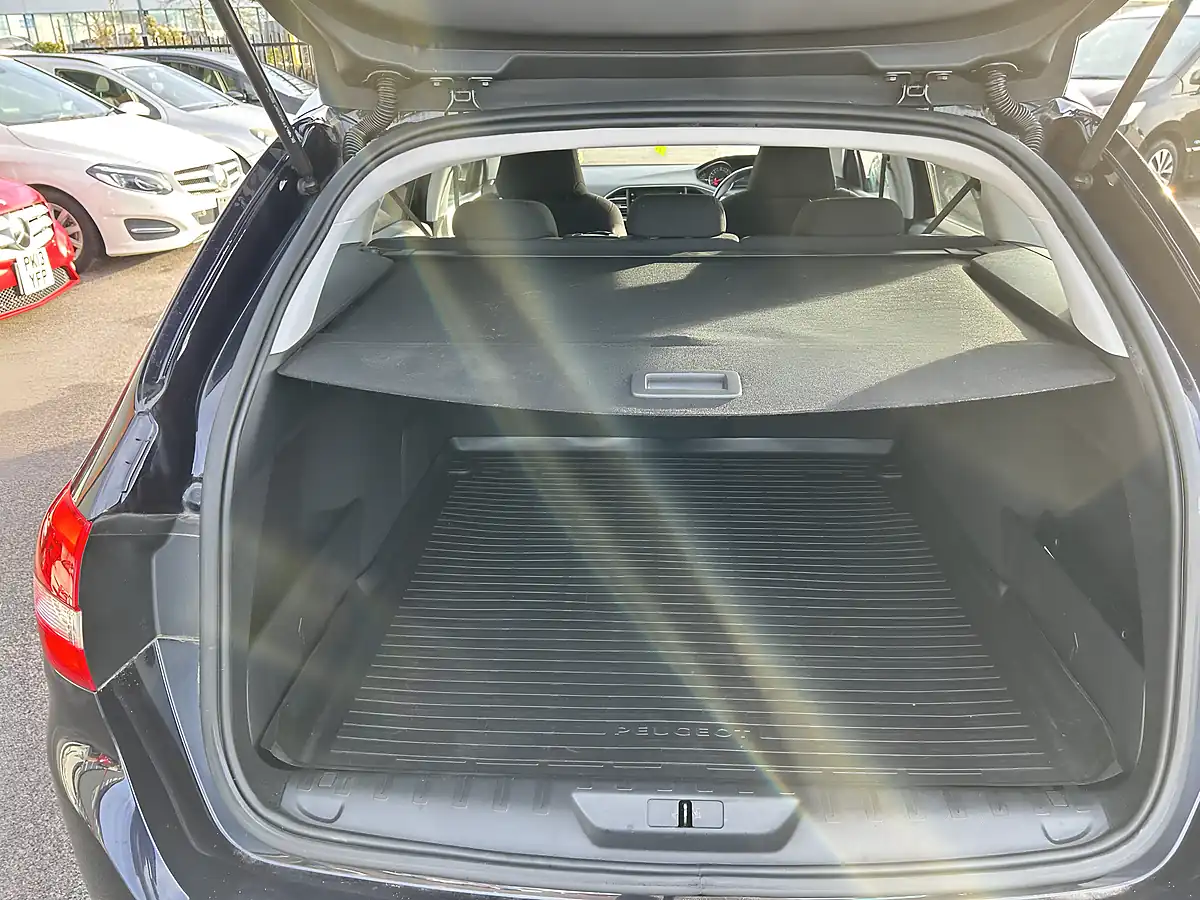 Used 2017 Peugeot 308 Allure Blue - Interior and Exterior details 13